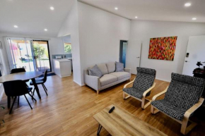 Beach House with Sea Views and a Large Backyard, Devonport